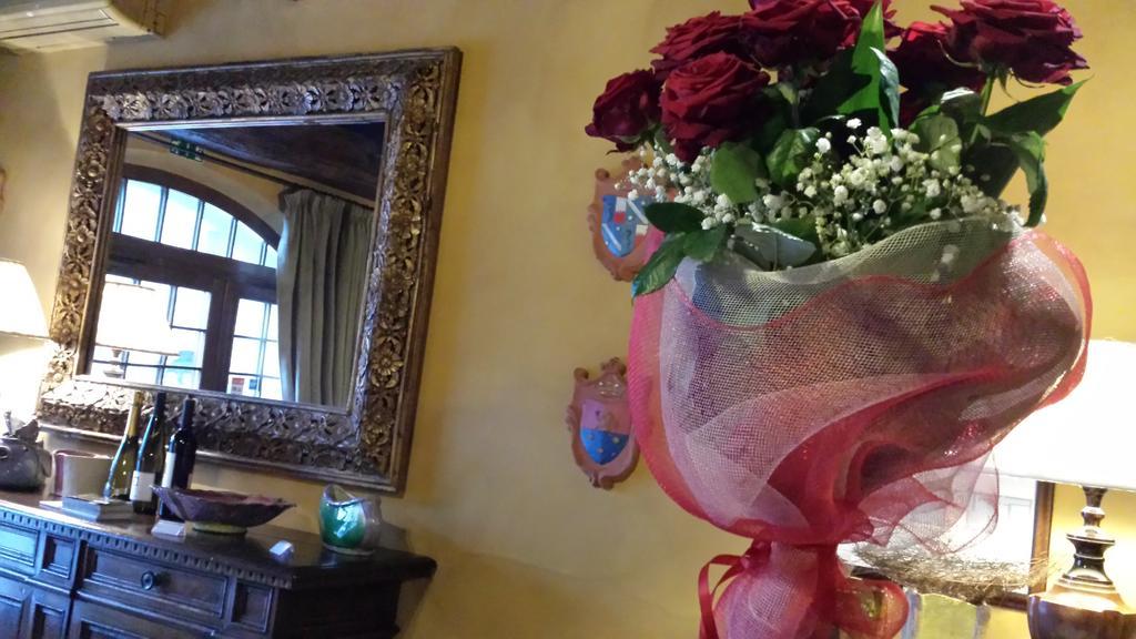 Hotel Torre Di San Martino Гаццола-ди-Ривальта Экстерьер фото