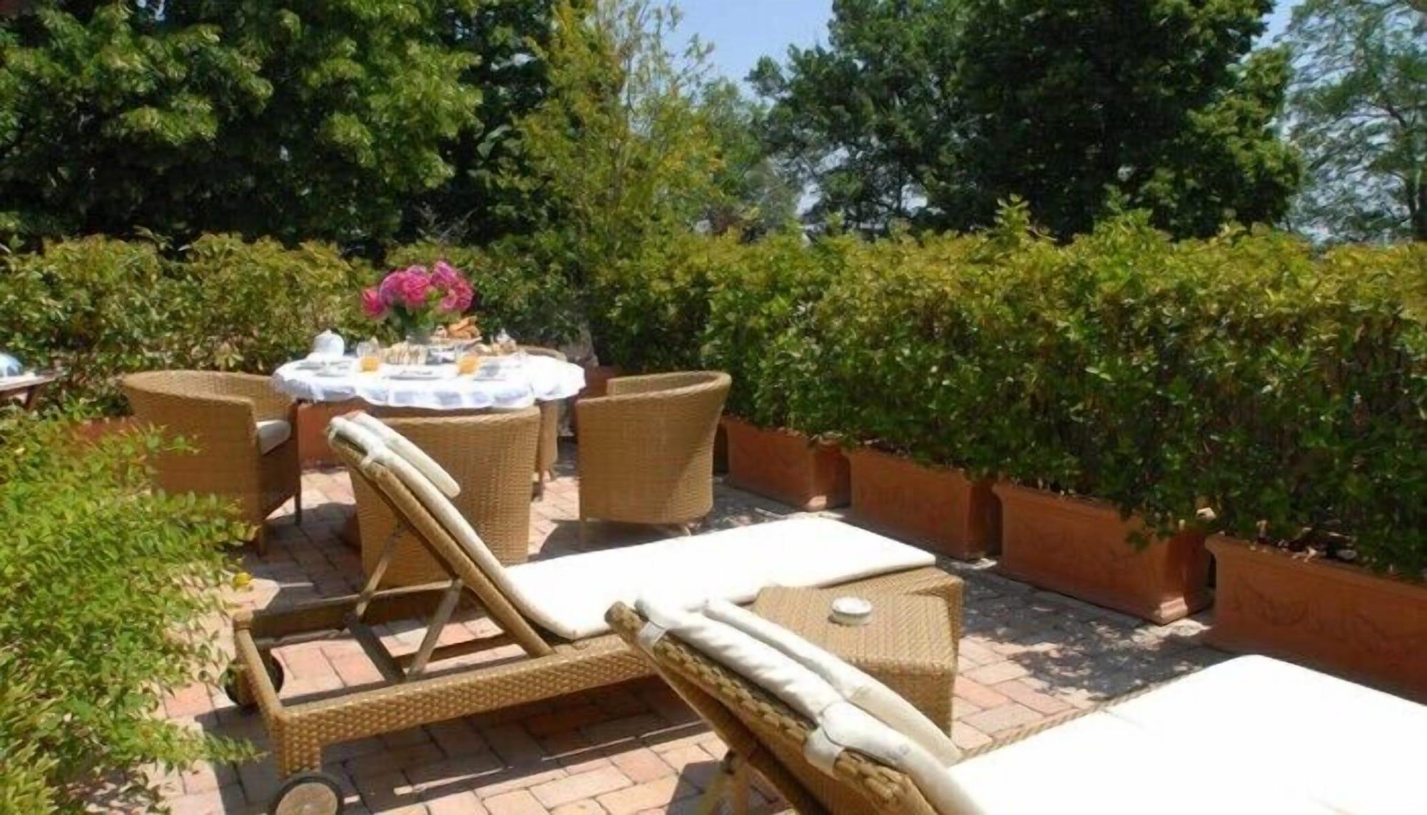 Hotel Torre Di San Martino Гаццола-ди-Ривальта Экстерьер фото